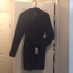 LONDON FOG short hooded trench coat.